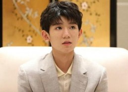 王源舒淇吃瓜娱乐,吃瓜娱乐引发网友热议