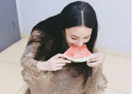 娱乐吃瓜酱衣服1度,揭秘明星衣橱，一窥时尚潮流1度魅力